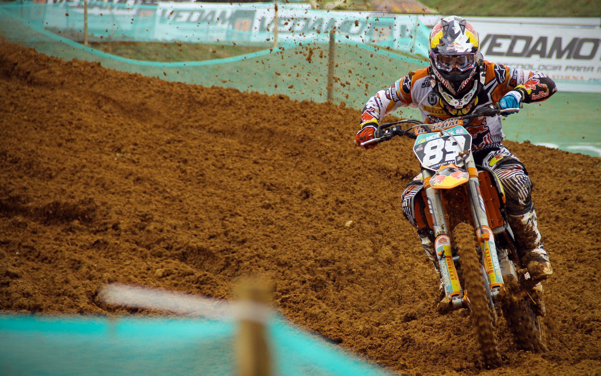 塞内加尔骑手阿卜杜·巴在非洲马术锦标赛上与“Dakar Star”马匹共同夺得障碍赛铜牌，展现默契配合。